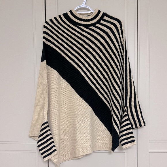 Suzy Shier Oversized Tunic - Picture 2 of 10